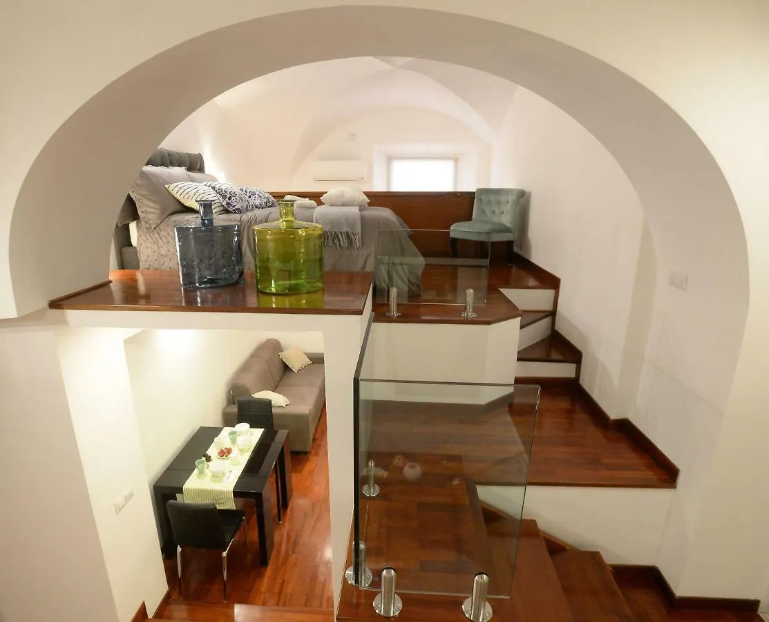 Home Alex Roma